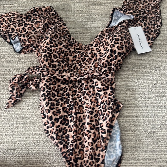 Meet Curve One Piece Swimsuit in Leopard 🆕 - Picture 2 of 5